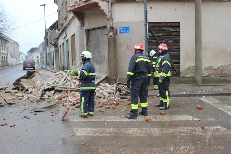 Slika /slike/Vatrogasci VZO Križ u Glini.jpg